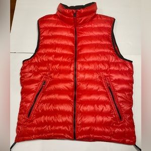 Mens American Eagle Orange Puffy Vest Size M NWOT Approx Meas W21 L24